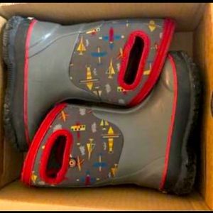 Toddler Boys Bogs Classic Winter Boot size 9